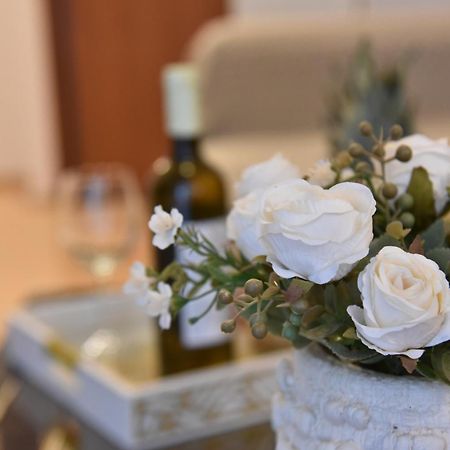 Tiny Treasure Apartment Athens Ngoại thất bức ảnh