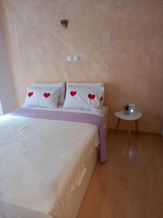 Tiny Treasure Apartment Athens Ngoại thất bức ảnh
