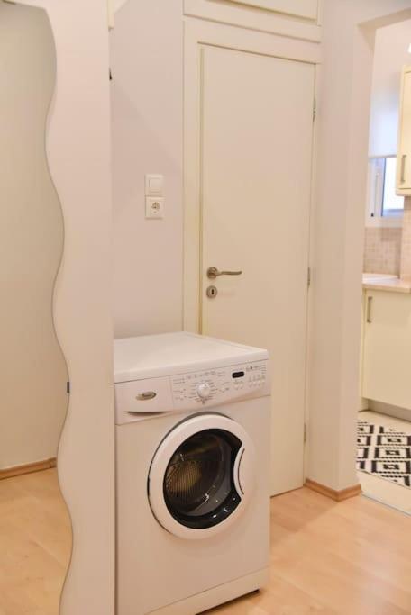 Tiny Treasure Apartment Athens Ngoại thất bức ảnh