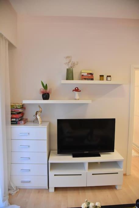 Tiny Treasure Apartment Athens Ngoại thất bức ảnh