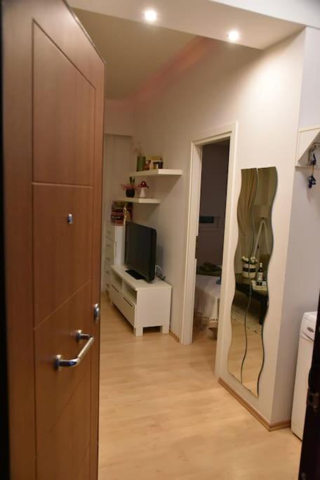 Tiny Treasure Apartment Athens Ngoại thất bức ảnh